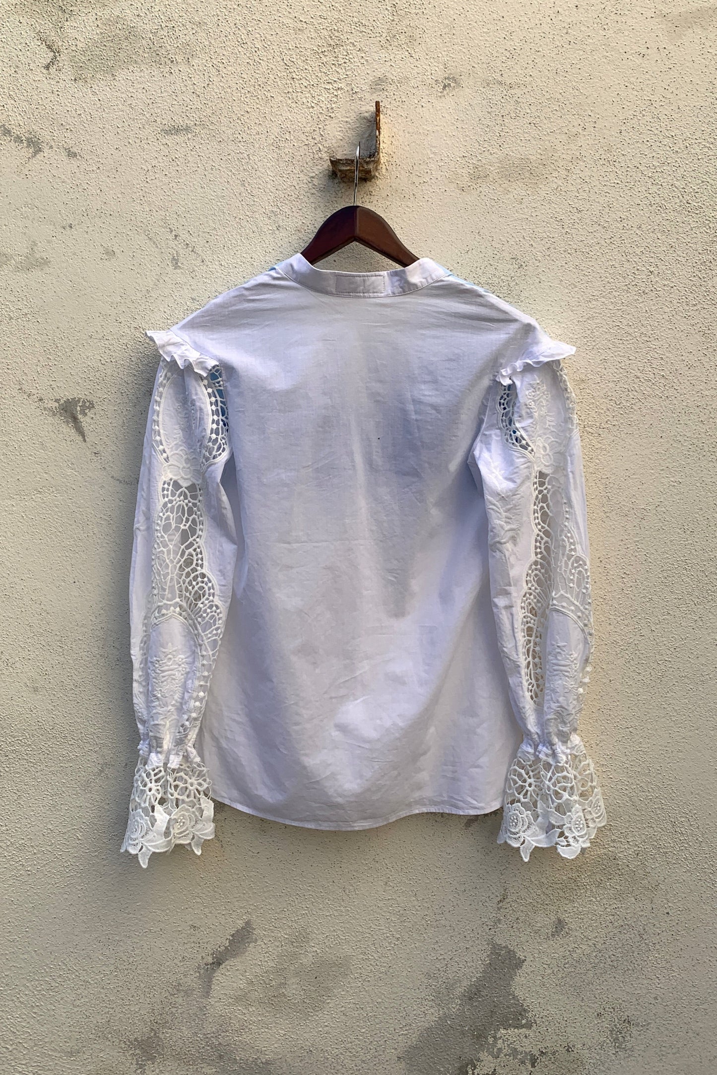Upcycling Light Color-Chaos Spitzen Bluse Weiß Blau M
