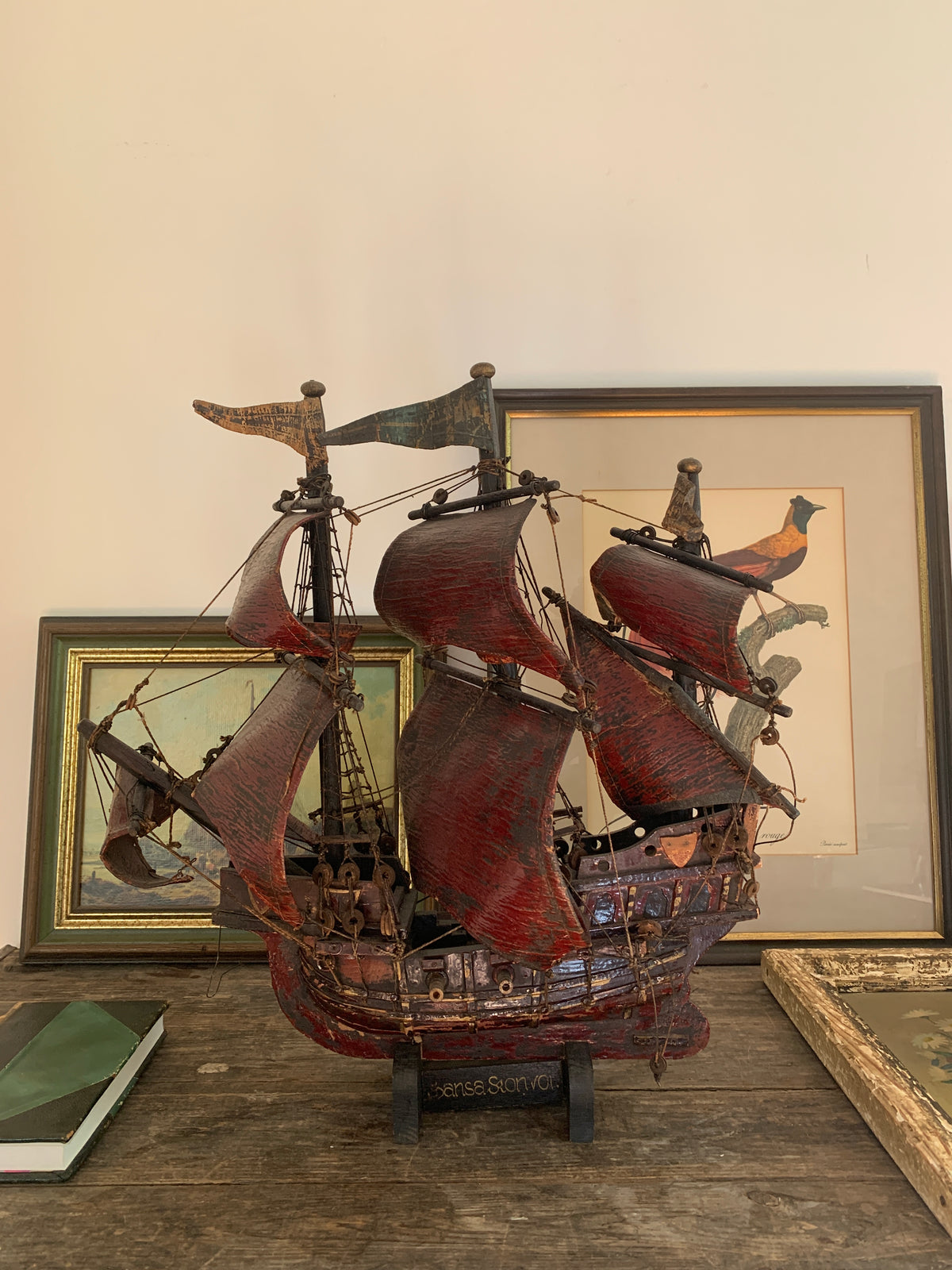 Antikes Segelschiff aus Holz
