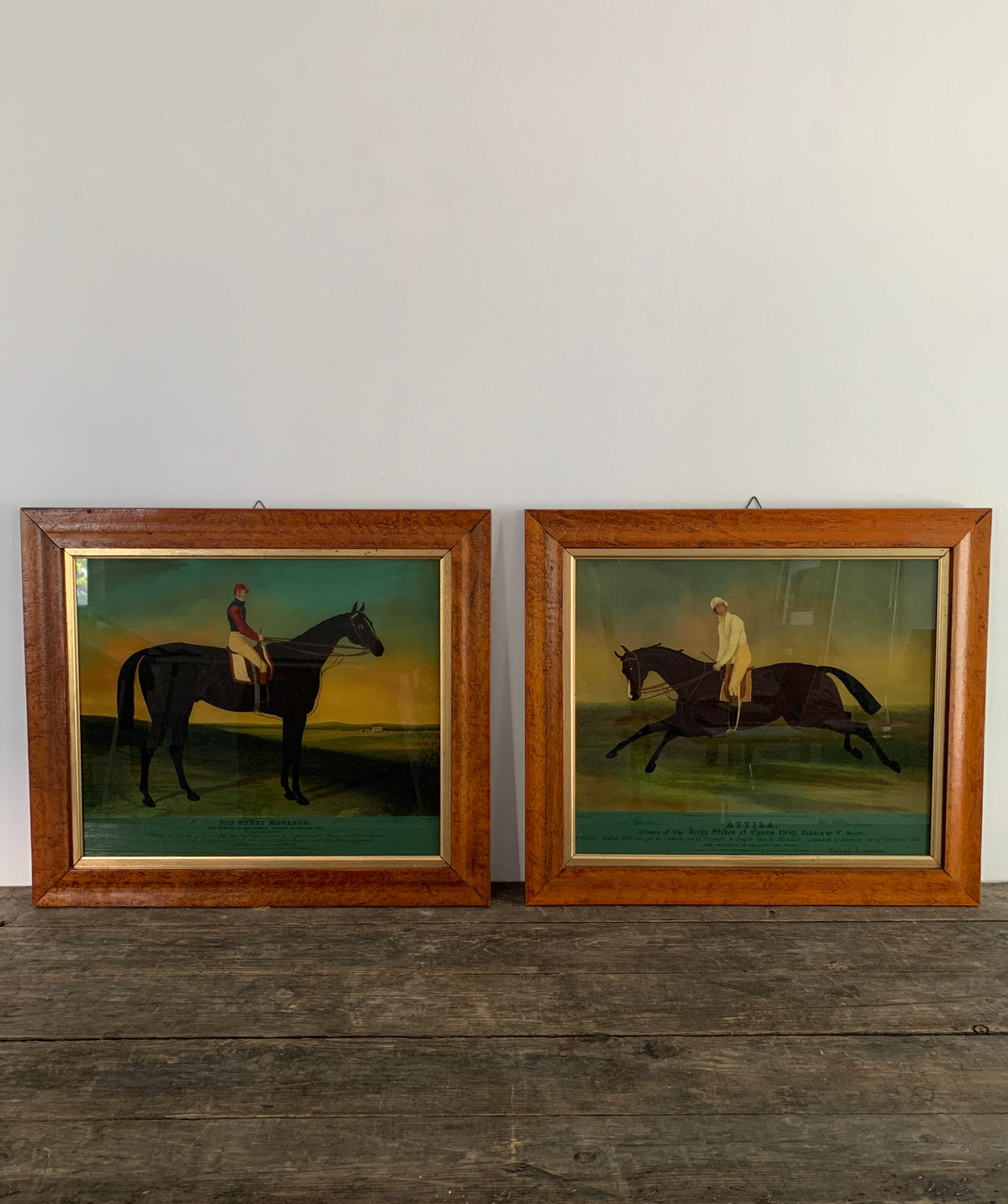 The Merry Monarch & Attila Jockey Kunstdrucke mit Holzrahmen