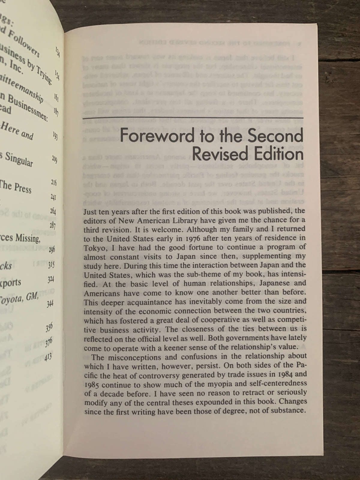 Japan The Fragile Super Power von Frank Gibney
