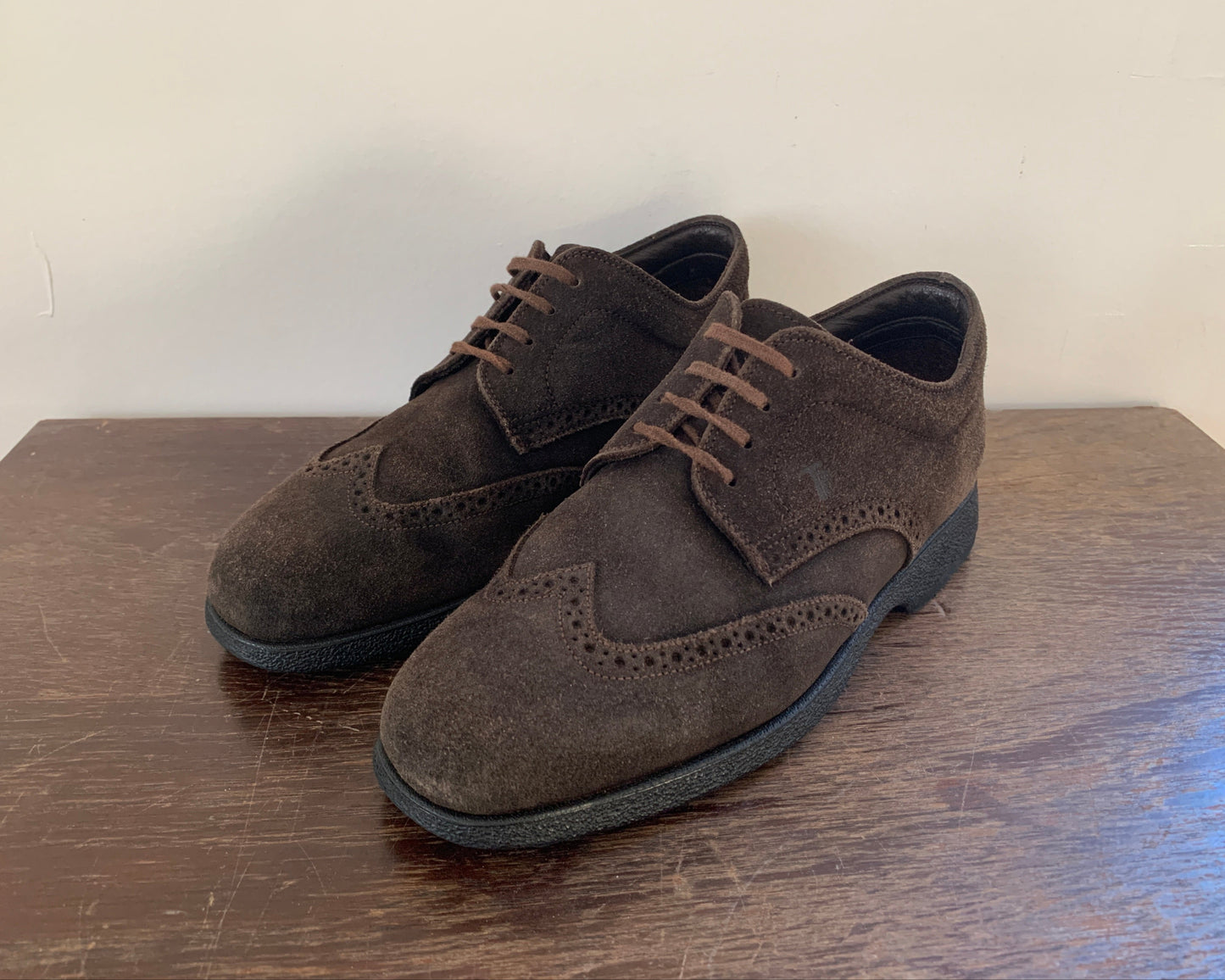 Tod's Wingtip Wildleder Schuhe Dunkelbraun 39