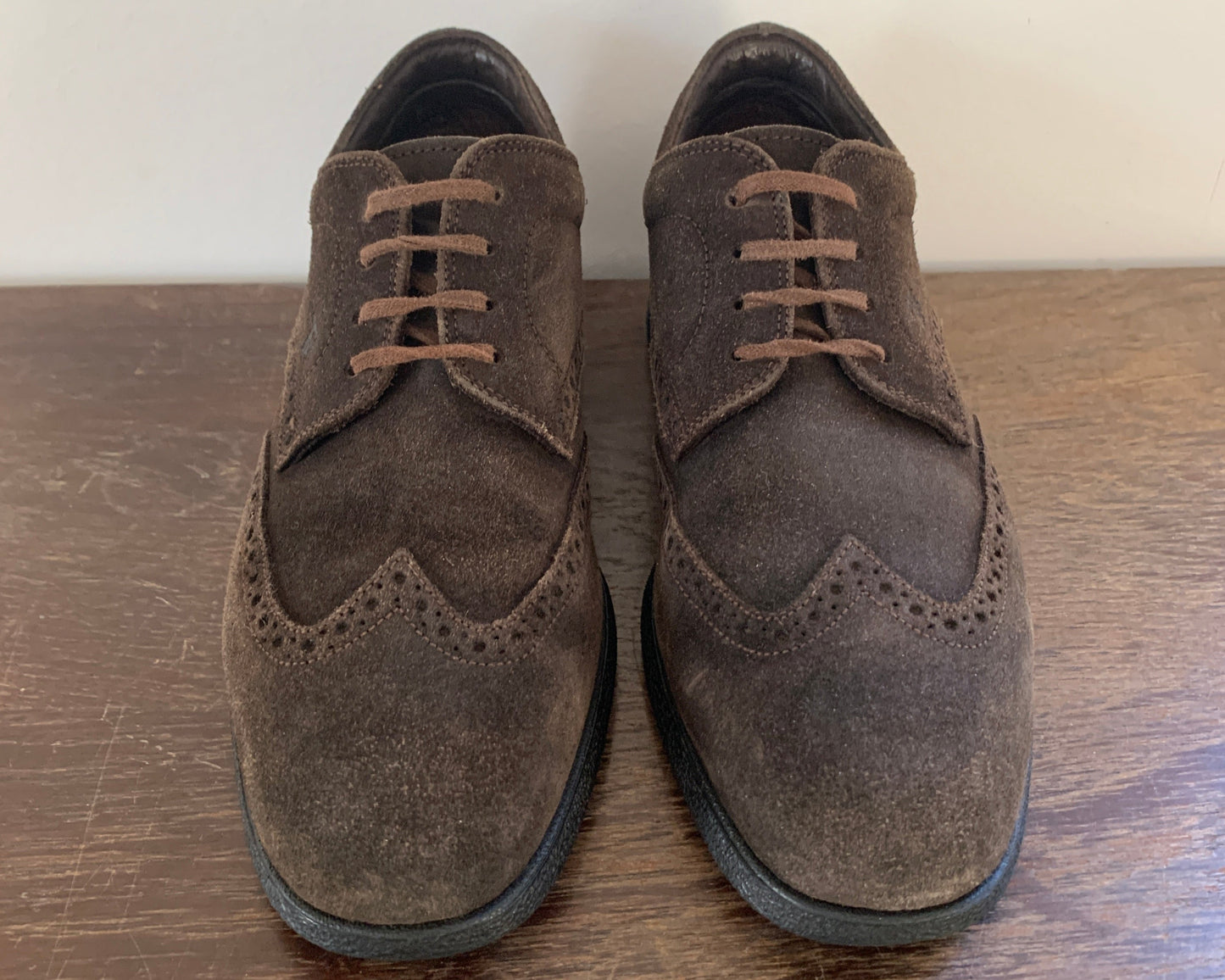 Tod's Wingtip Wildleder Schuhe Dunkelbraun 39