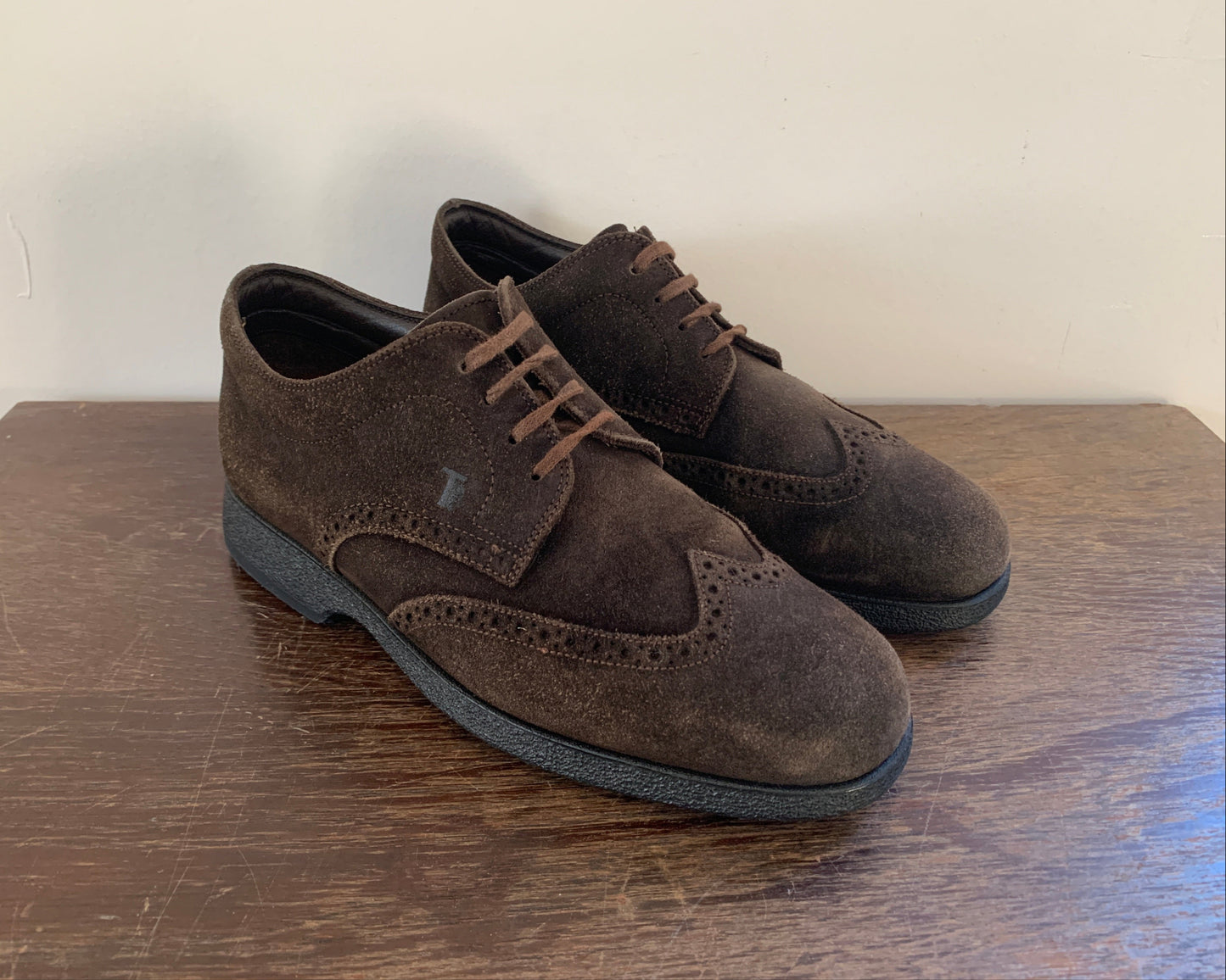 Tod's Wingtip Wildleder Schuhe Dunkelbraun 39