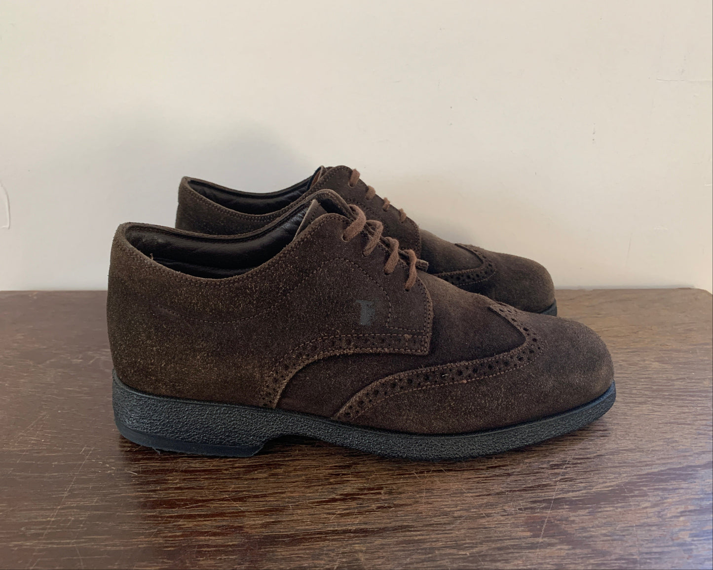 Tod's Wingtip Wildleder Schuhe Dunkelbraun 39