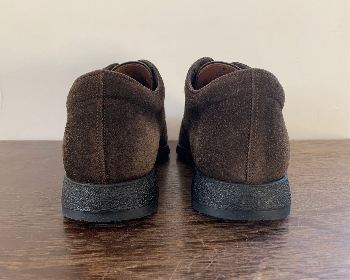 Tod's Wingtip Wildleder Schuhe Dunkelbraun 39