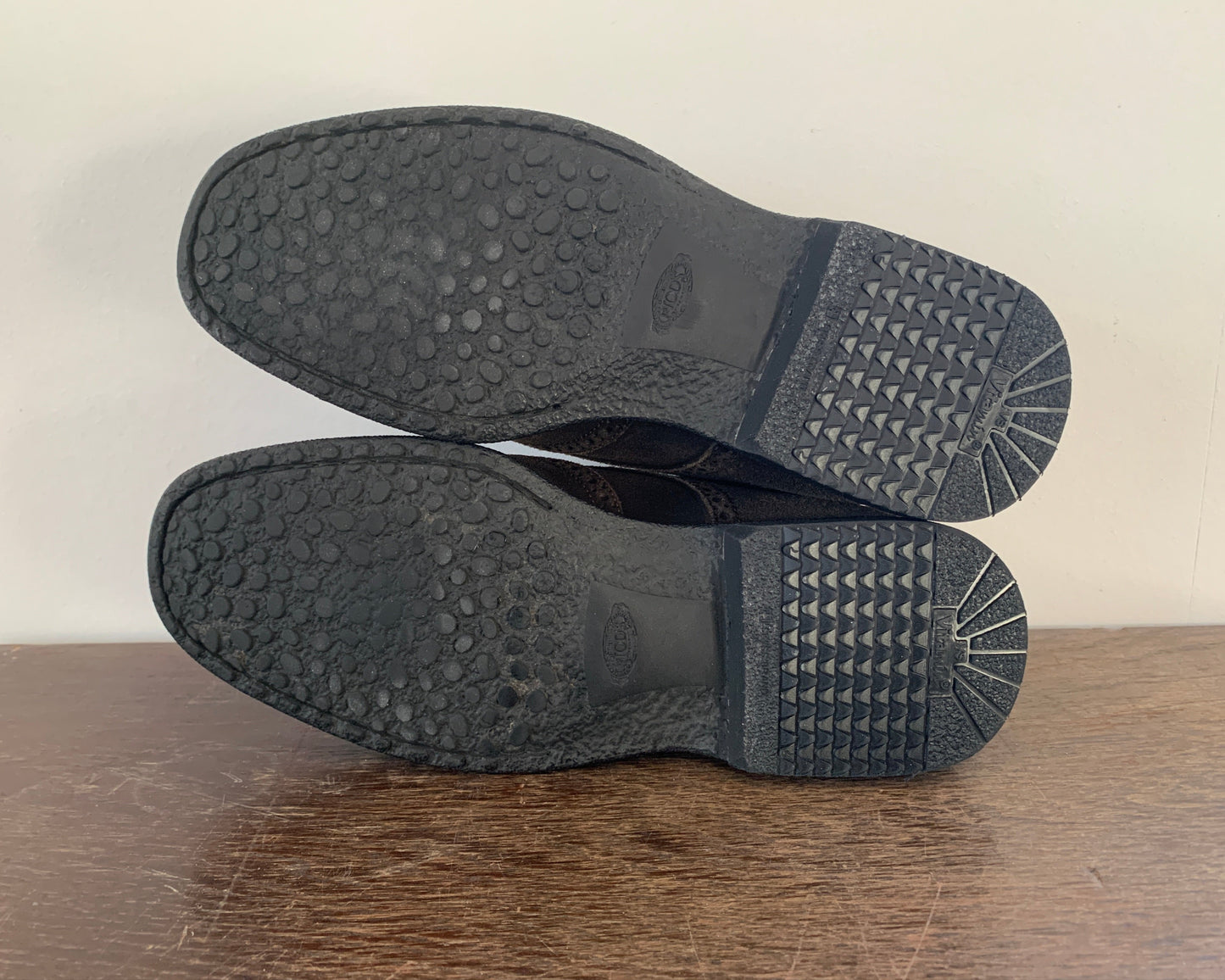 Tod's Wingtip Wildleder Schuhe Dunkelbraun 39