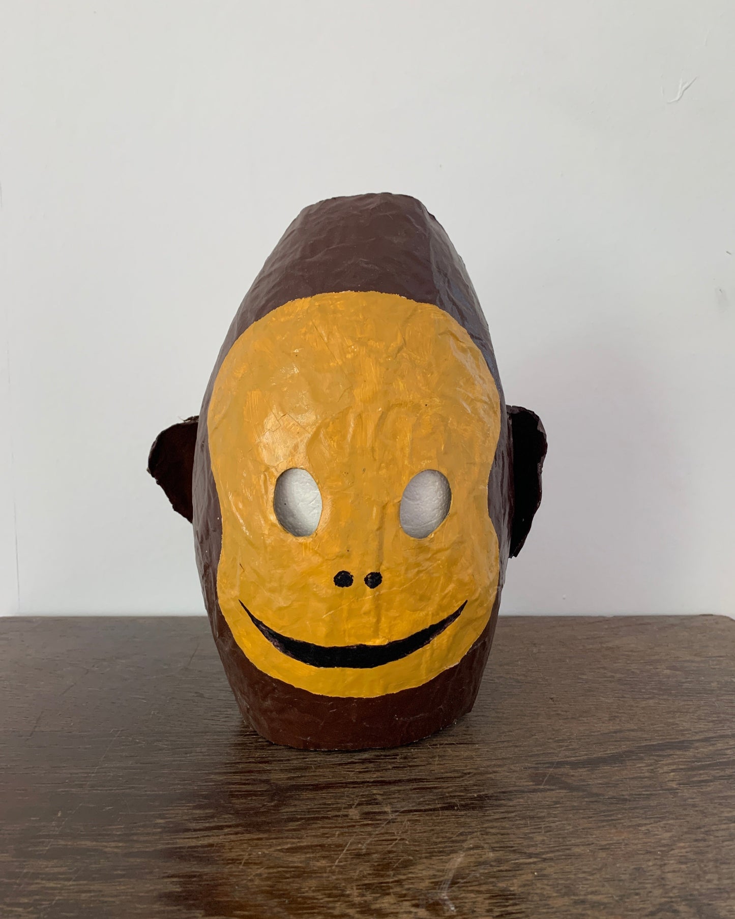 Affenmaske aus Pappmaché