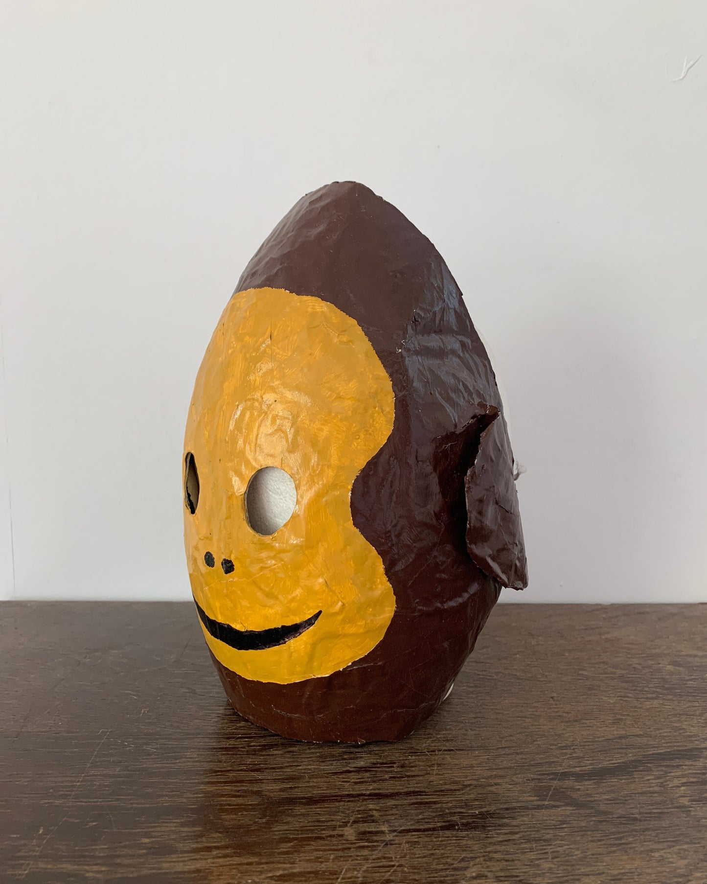 Affenmaske aus Pappmaché