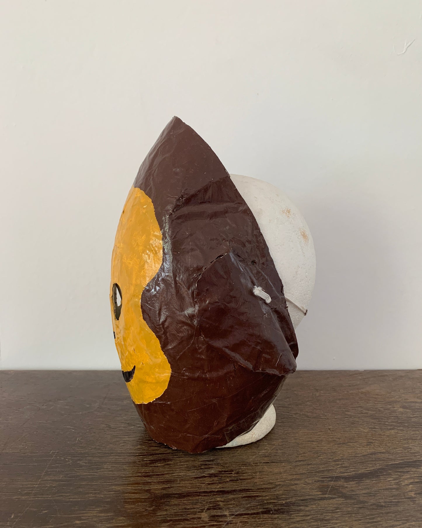 Affenmaske aus Pappmaché