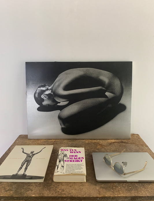 Schwarzweiß-Akt-Fotografie auf Aluminium