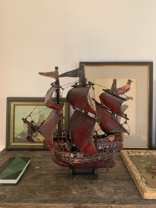 Antikes Segelschiff aus Holz